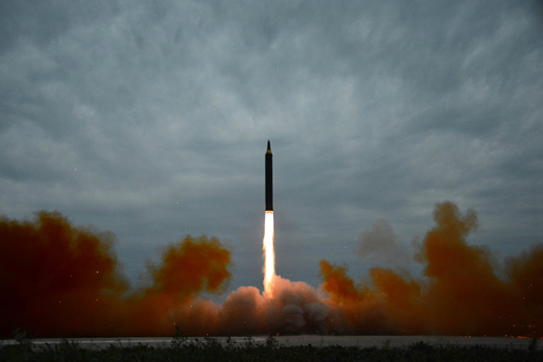 Запуск межконтинентальной баллистической ракеты Hwasong-12