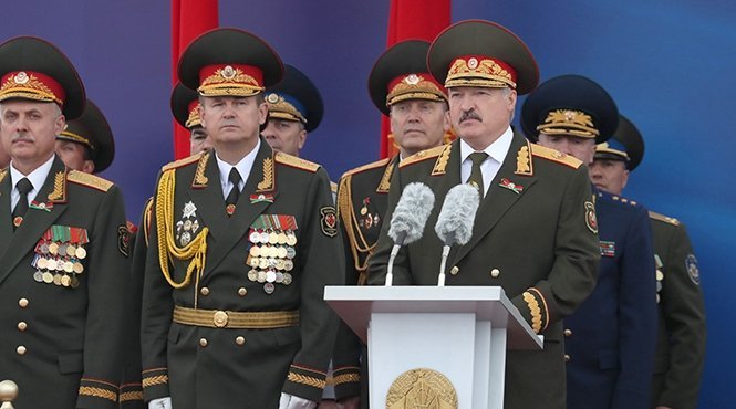 Президент Беларуси Александр Лукашенко принял парад в честь Дня независимости