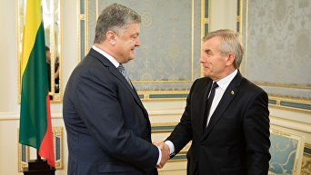 Президент Украины Петр Порошенко и спикер сейма Литвы Викторас Пранцкетис
