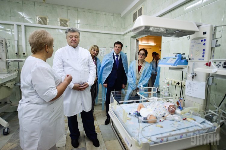 Президент Украины Петр Порошенко открыл новый перинатальный центр в Харькове