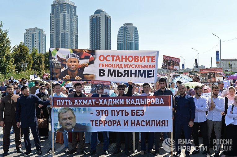 Митинг в Грозном в поддержку мусульман народа рохинджа