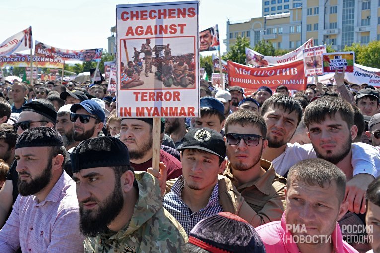 Митинг в Грозном в поддержку мусульман народа рохинджа