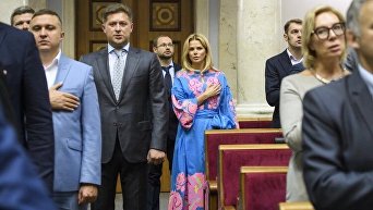 Народные депутаты во время торжественного открытия седьмой сессии Верховной Рады Украины VIII созыва