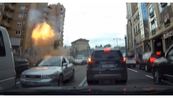 Момент взрыва автомобиля в центре Киева