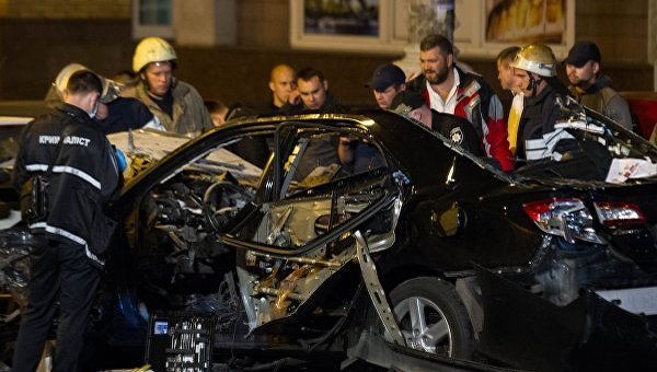 На месте взрыва автомобиля в центре Киева, в котором погиб гражданин Грузии Тимур Махаури, 8 сентября 2017