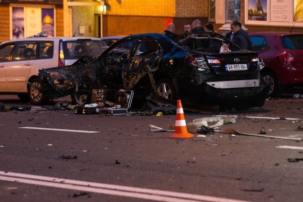 На месте взрыва автомобиля в центре Киева, в котором погиб гражданин Грузии Тимур Махаури, 8 сентября 2017