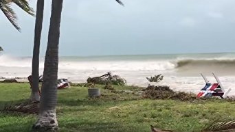 Ураган Ирма приближается к южным границам США. Видео