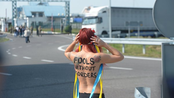 Акция Femen в ожидании Михаила Саакашвили
