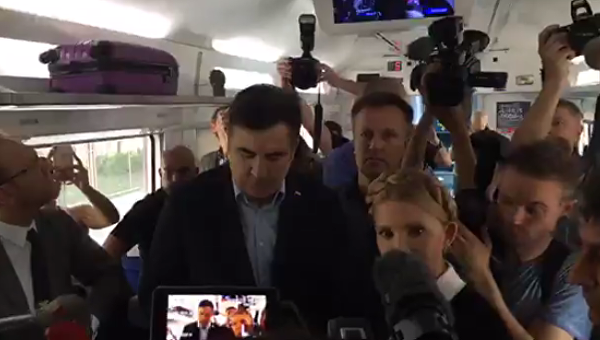 Порошенко и Тимошенко в поезде