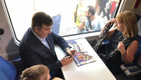 Михаил Саакашвили с семьей в поезде Интерсити