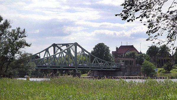 Глиникский мост, вид со стороны Берлина