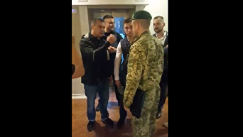Пограничники и полиция во львовском отеле, где остановился Саакашвили
