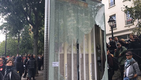 Столкновения в Париже из-за трудовой реформы Макрона