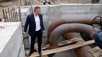 Виталий Кличко проверил ремонт теплосети на проспекте Соборности в Киеве