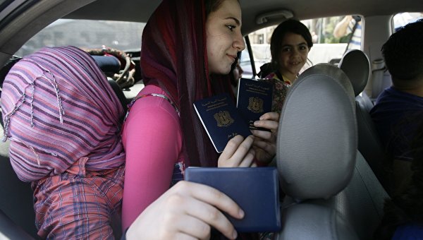 Сирийские беженцы с сирийскими паспортами