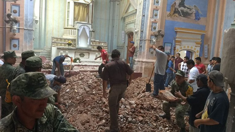 Землетрясение в Мексике. Обрушение церкви