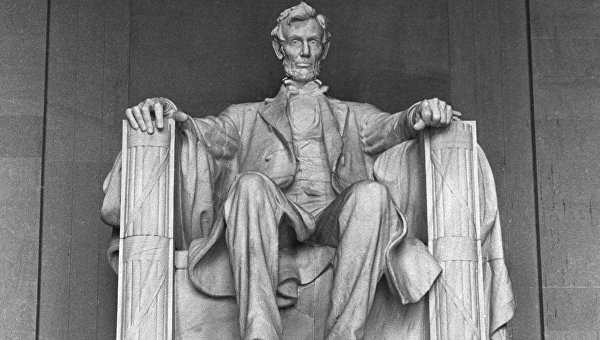 Памятник Аврааму Линкольну в Вашингтоне