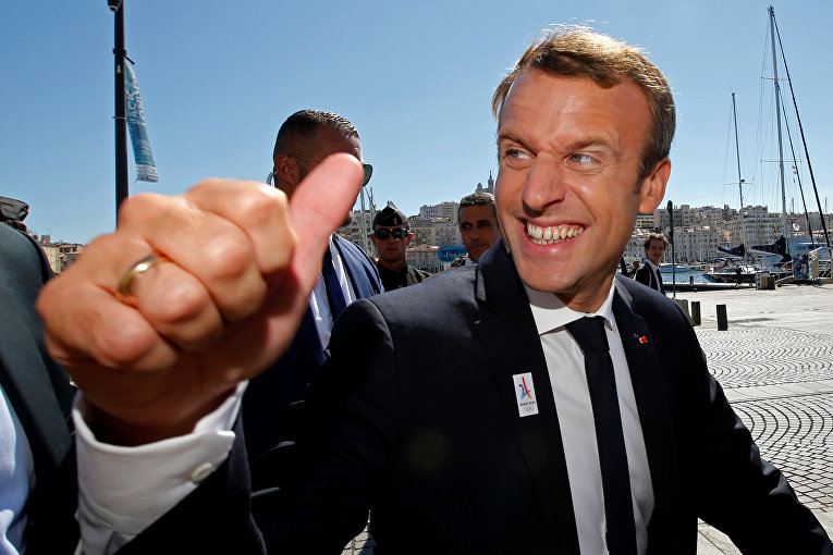 Президент Франции Эммануэль Макрон радуется решению о проведении летних Олимпийских игр 2024 года в Париже.