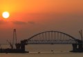 Арка Крымского моста днем и на закате
