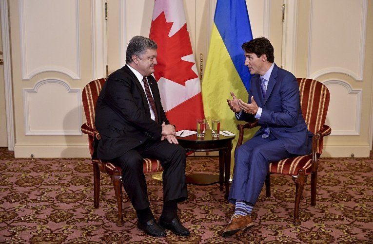Порошенко и Трюдо во время встречи в Канаде