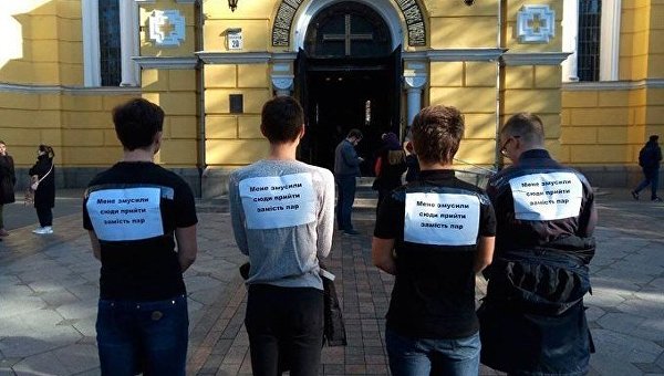 Протест против молебна, куда отправили студентов института Драгоманова вместо пар