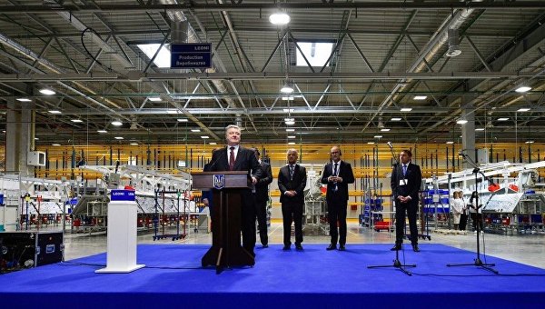 Президент Петр Порошенко на открытии завода в Коломые