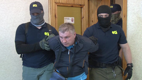 Дмитрий Долгополов, задержанный ФСБ РФ в Симферополе по обвинению в передаче спецслужбам Украины сведений, составляющих государственную тайну. Скриншот видео, предоставленного ФСБ