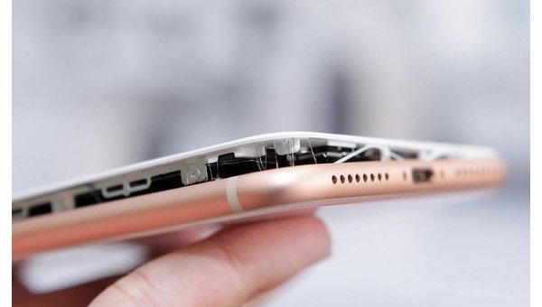 Первый золотой iPhone 8 взорвался в Тайване