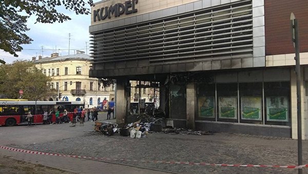 Пожар в отделении Сбербанка во Львове