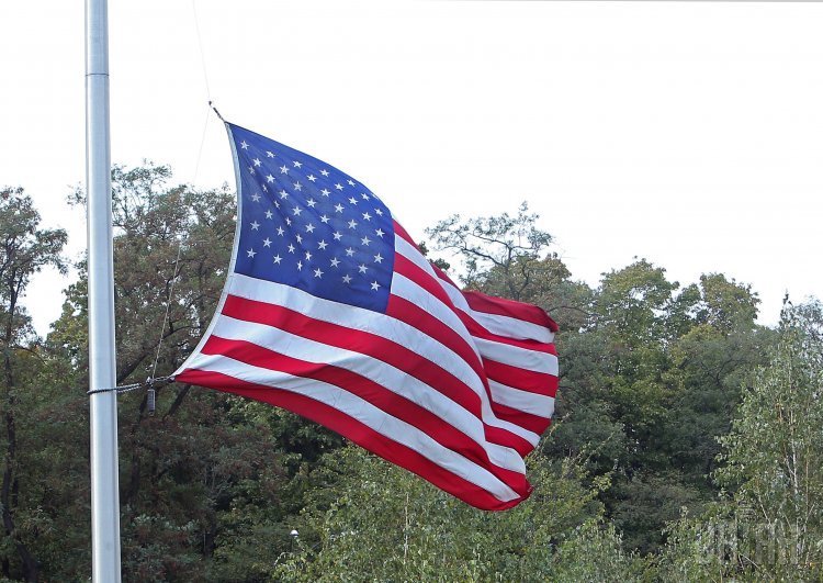 Посольство США в Киеве приспустило флаги в связи с трагедией в Лас-Вегасе