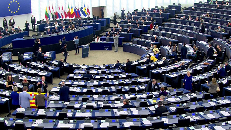 В Европейском парламенте обсуждают ситуацию в Каталонии.