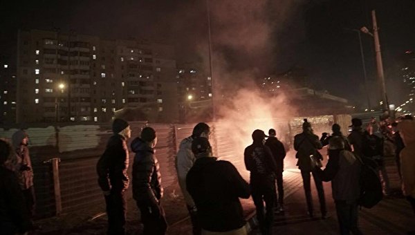 Столкновения и разгром АЗС на Ревуцкого в Киеве