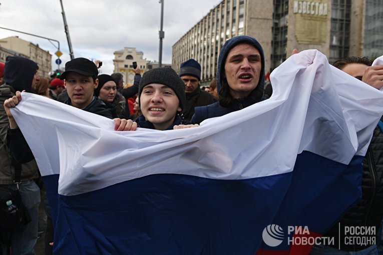 Участники несанкционированной акции на Пушкинской площади в Москве