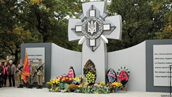 В Днепровской области осквернили памятник погибшим военным в АТО
