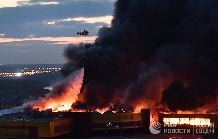 Пожар в торговом центре Синдика в Москве