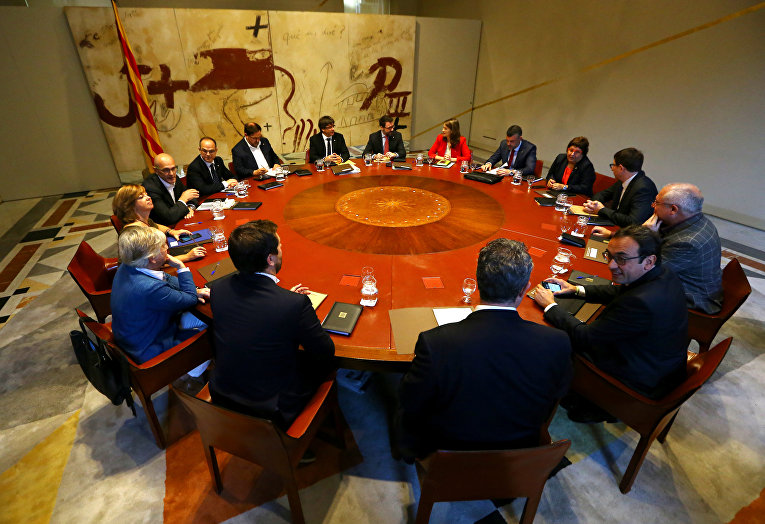 Каталонский президент Карлес Пудждемтон председательствует на заседании Женералитата в Барселоне, Испания