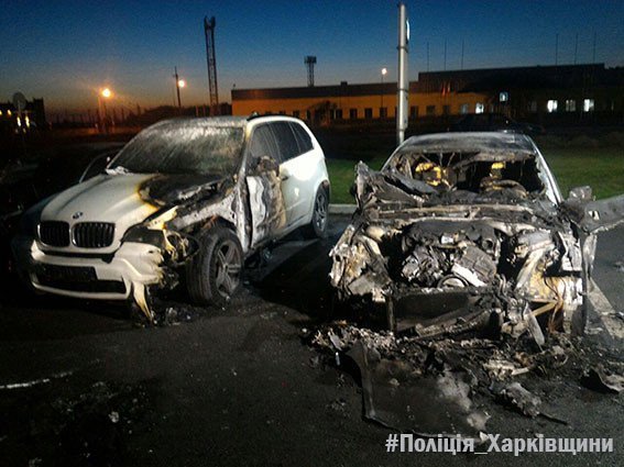 В Харькове неизвестные подожгли сразу четыре BMW