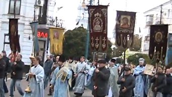 В Сумах, несмотря на запрет властей, провели Крестный ход в честь Покрова. Видео