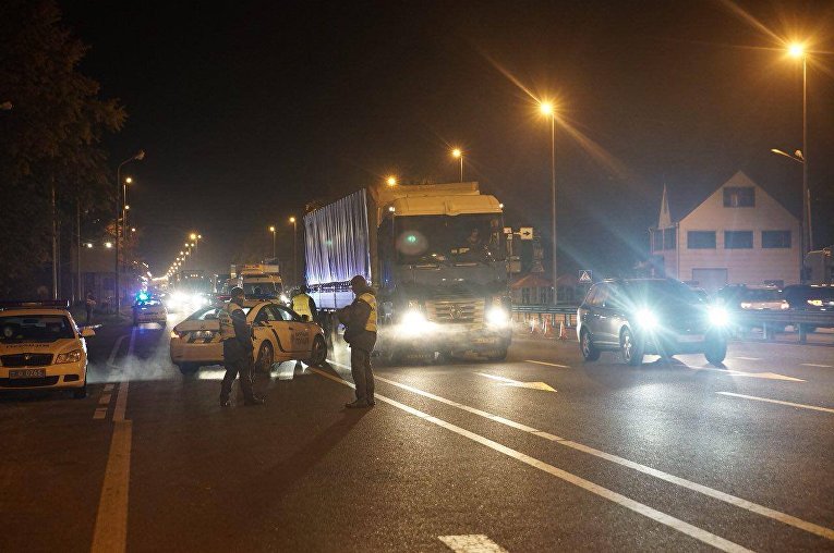 Проверка автомобилей на въездах в Киев в ночь на 17 октября 2017