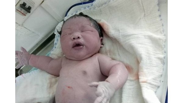 Во Вьетнаме родился ребенок-гигант, весом более 7 кг