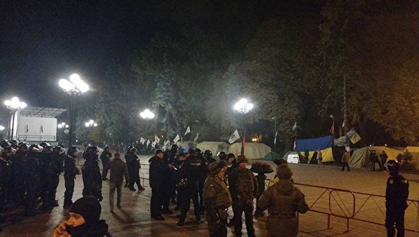 Палаточный город и баррикада под Верховной Радой в Киеве. Архивное фото