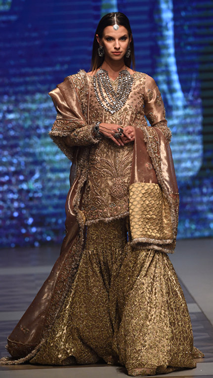 Пакистанская свадебная мода на подиумах в Лахоре