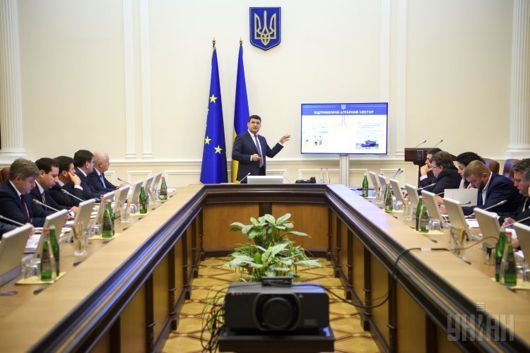 Премьер-министр Украины Владимир Гройсман на заседании правительства.