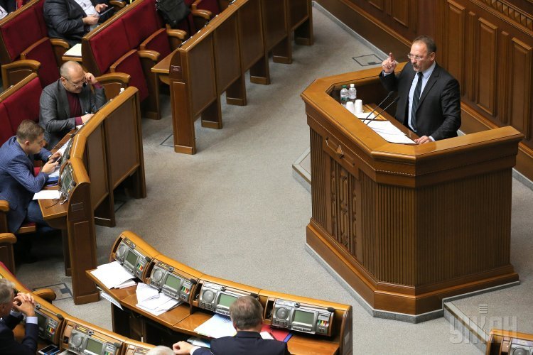 Народный депутат Олег Барна считает, что на него напали проплаченные люди.
