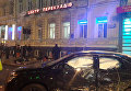 Внедорожник Lexus, который сбил пешеходов на тротуаре в Харькове
