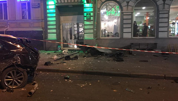 Смертельное ДТП в Харькове. Внедорожник сбил пешеходов на тротуаре