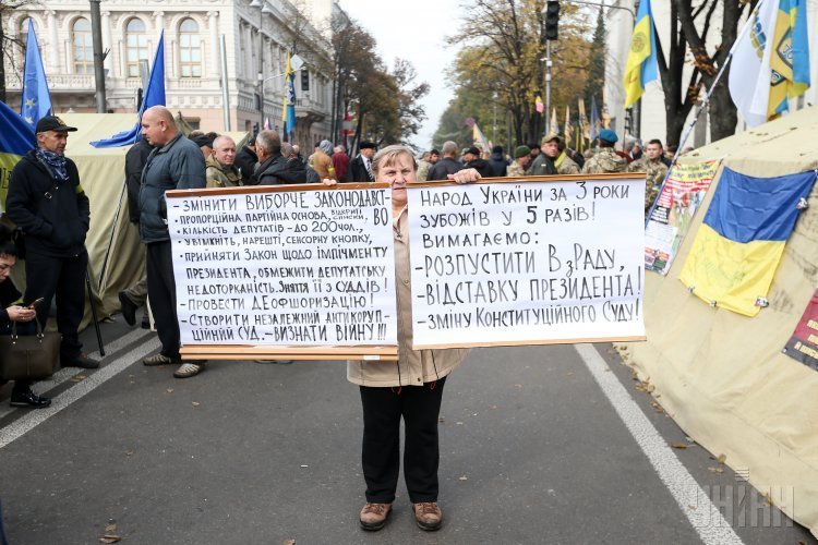 Пенсионерка-участница протестов под Радой.