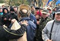 Участник вече под Радой в маске Петра Порошенко, 22 октября 2017