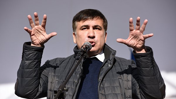 Михаил Саакашвили выступает на вече у здания Верховной Рады