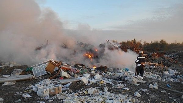 Пожар на свалке у аэропорта Борисполь